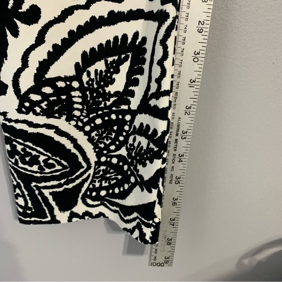 Chico’s Black and white floral pant. Size 2 (12) - Picture 7 of 11